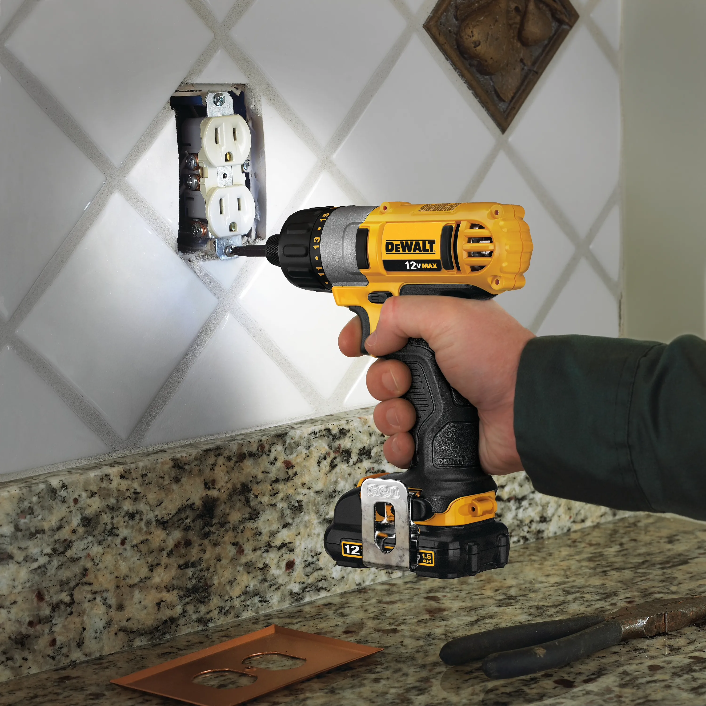 DeWalt DCF610S2 12V Max 1/4" Screwdriver Kit